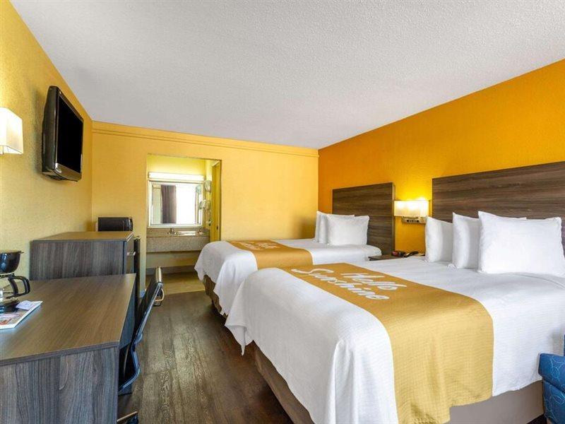 Days Inn By Wyndham Hampton Near Coliseum Convention Center Buitenkant foto