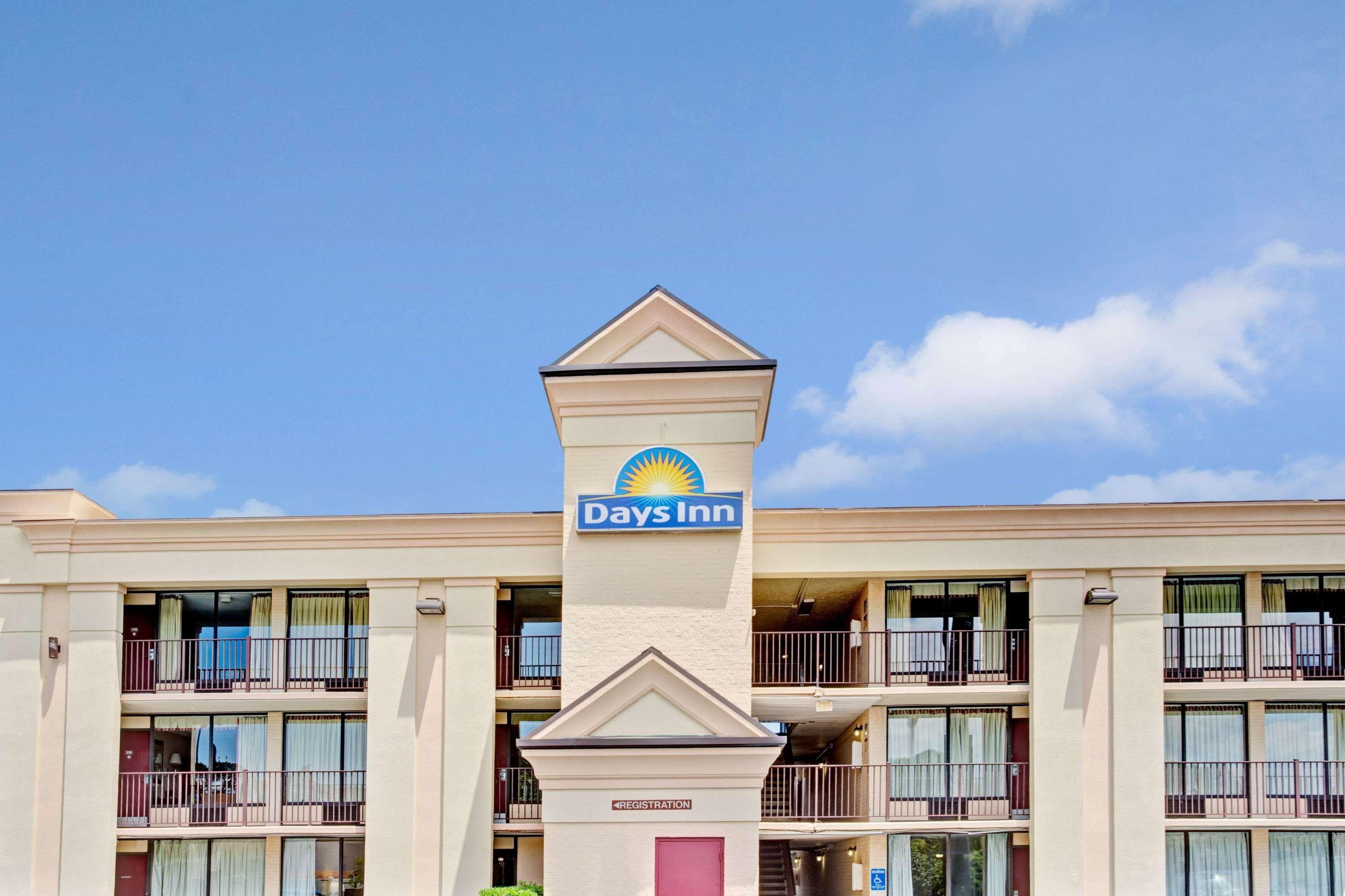 Days Inn By Wyndham Hampton Near Coliseum Convention Center Buitenkant foto