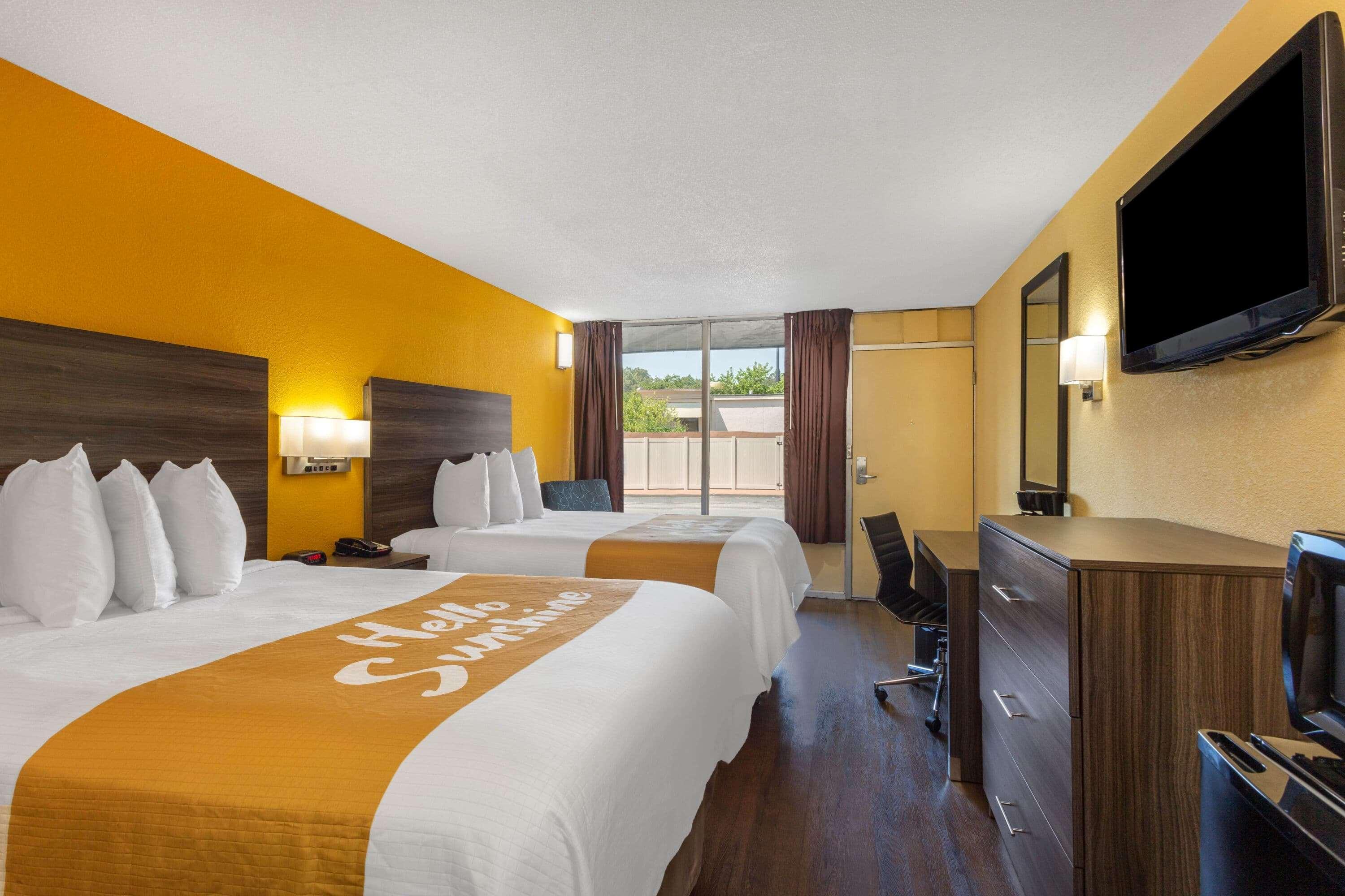 Days Inn By Wyndham Hampton Near Coliseum Convention Center Buitenkant foto