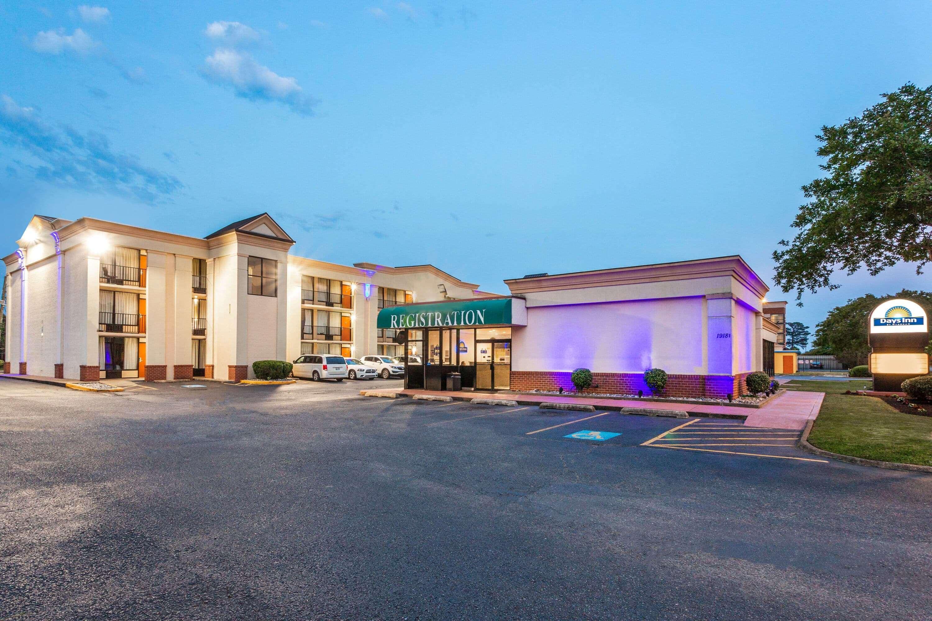 Days Inn By Wyndham Hampton Near Coliseum Convention Center Buitenkant foto